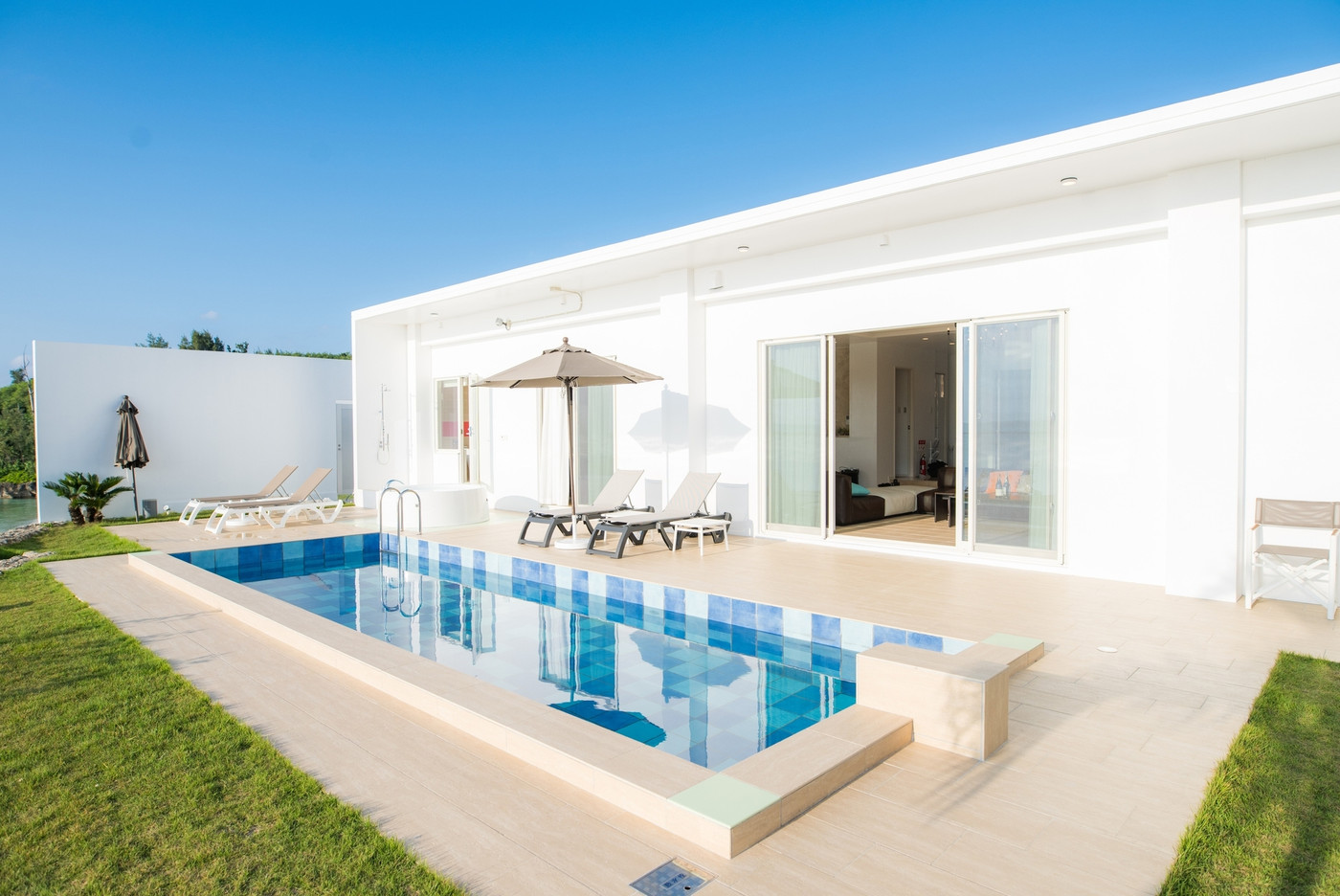 絶景ビーチがすぐそこ！プールサイドでBBQも♪3573027