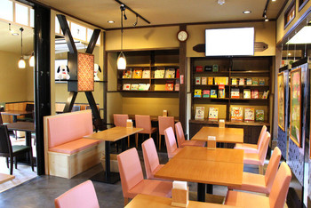 「SNOOPY茶屋 由布院」 内観 32814534 PEANUTSの世界観にひたりながら