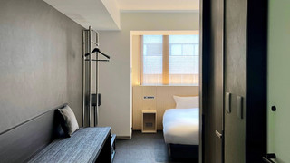 Medium Queen for 1-2 guests, Non Smoking