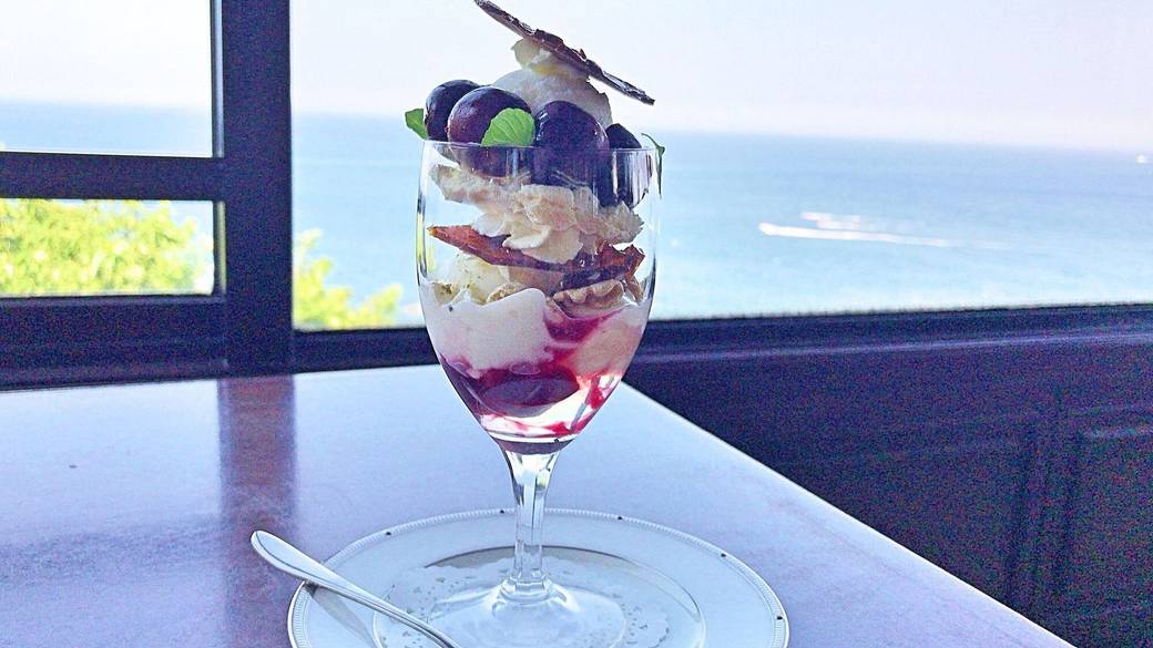海が見えるカフェで
果物のパフェに舌鼓
 / 1