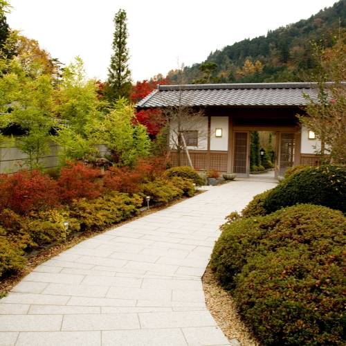 純和風のアプローチ / 1