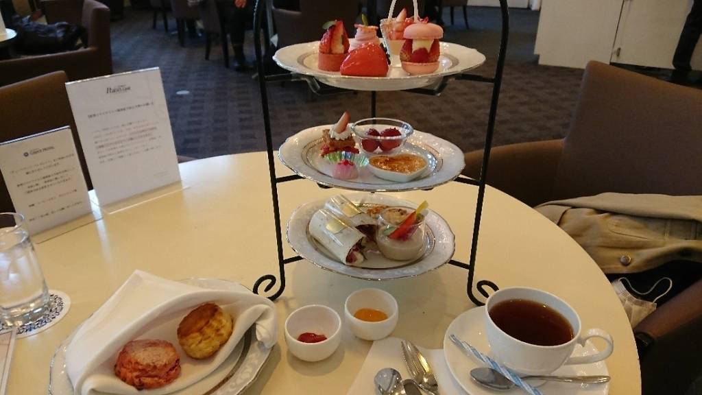 「パレグレイス」で
優雅なティータイム / 3