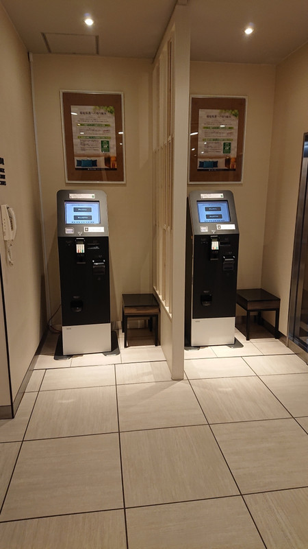 入ってすぐの所にある自動チェックイン機