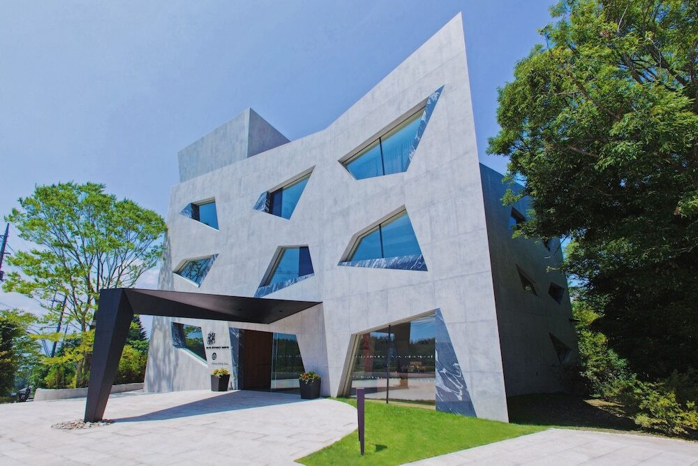 アーティスティックな設計が目を引くホテルで自然に包まれよう4244176