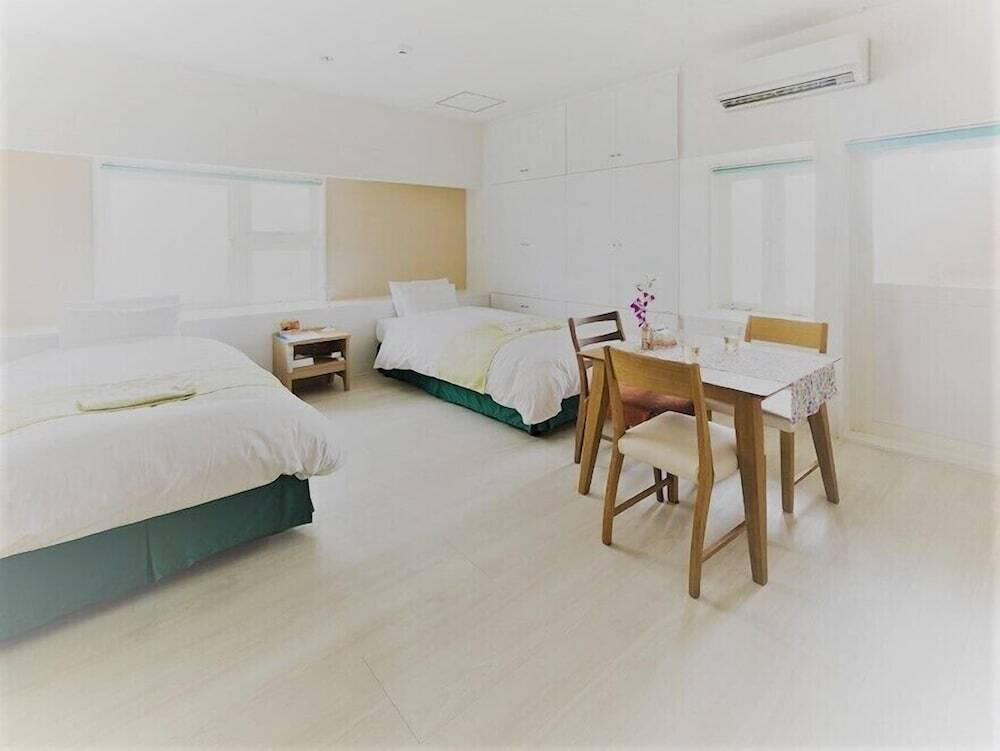 客室内のダイニングエリア