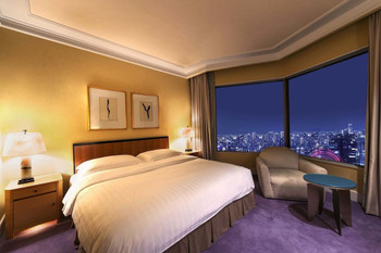 Stay in a hotel with a spectacular view and create more precious memories for the two of you3390042