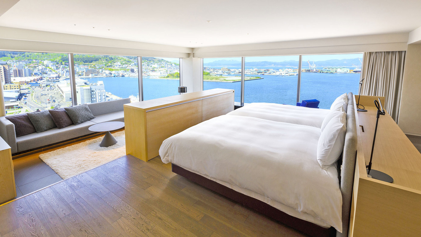 朝からスパークリングワインと生ハムで優雅な気分に♪4769508