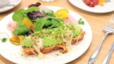 アボカドと発酵キノコのパニーニ / 2