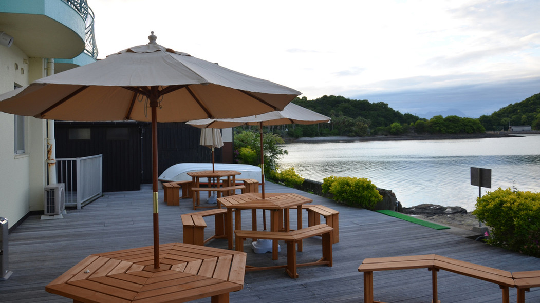 「天草渚亭」 内観 67914993 ロビーの向こうは内海