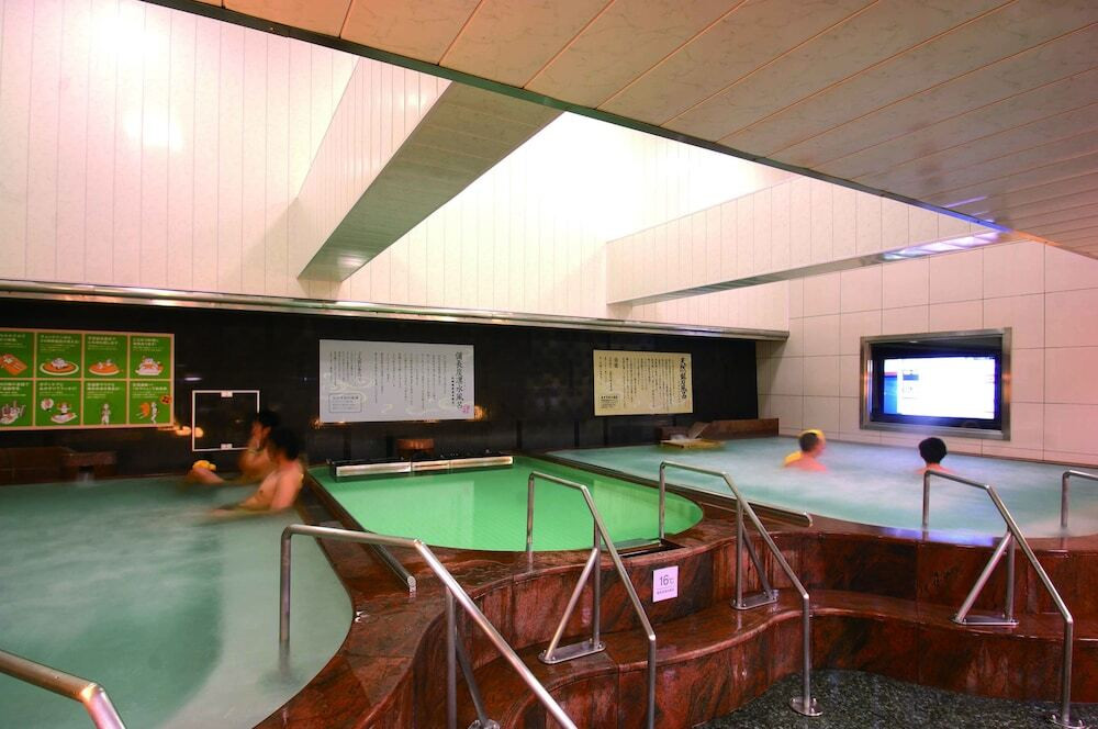 屋内 / 屋外プール