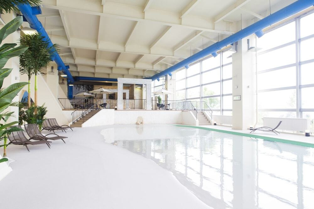 プールアトラクションもある！カジュアル温泉宿3537307