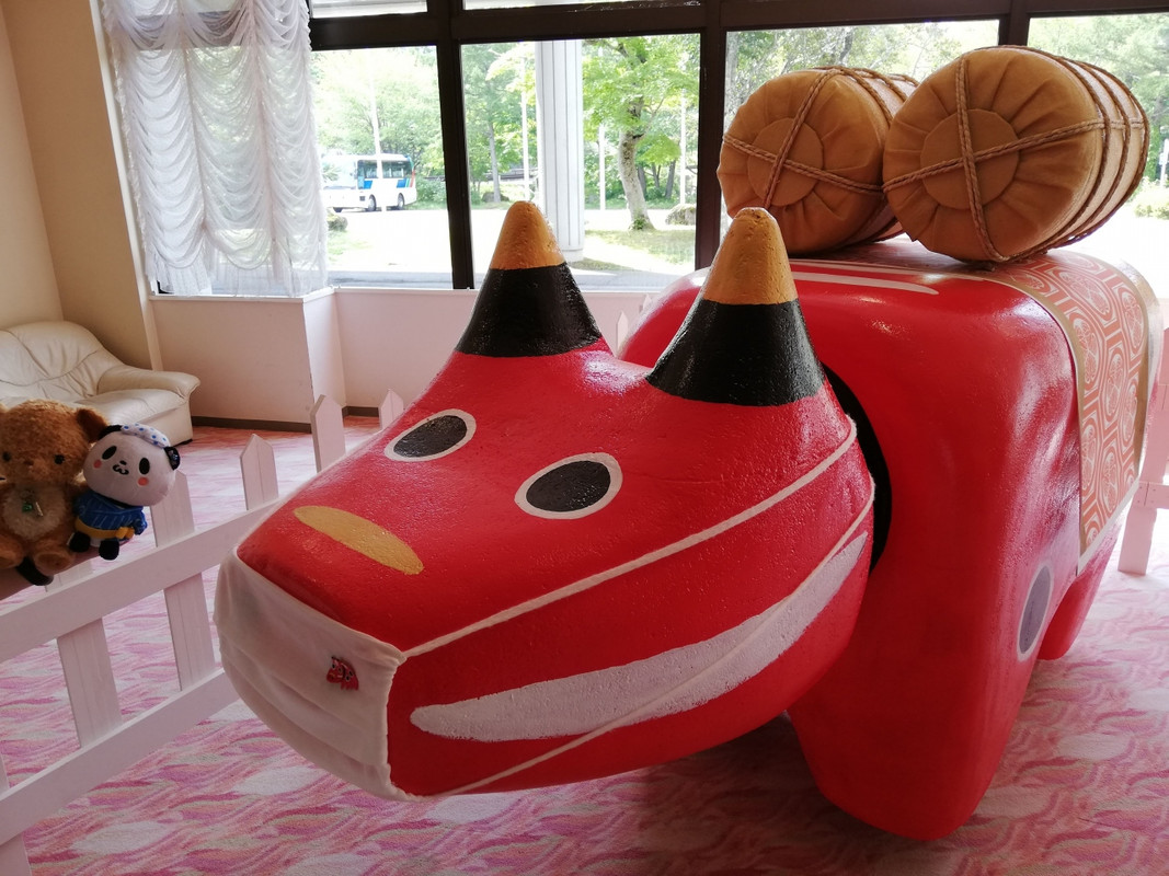 ロビーのあかべこさん