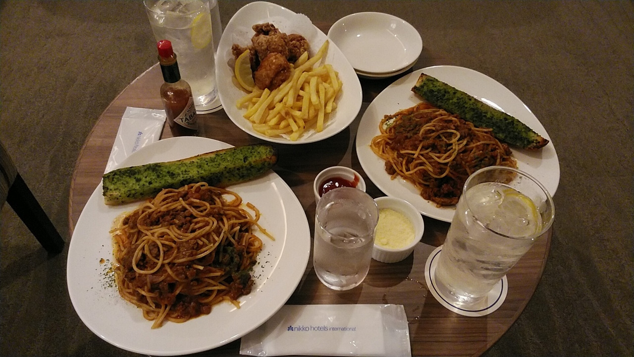 ボロネーゼにガーリックトースト付き