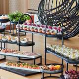 朝食ビュッフェの台 / 2