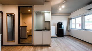 ツインルーム (キッチン/シャワー/トイレ付) エレベーターなし 402室 禁煙