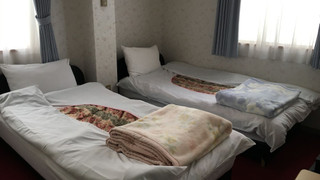 ツインルーム（バス・トイレ共同）