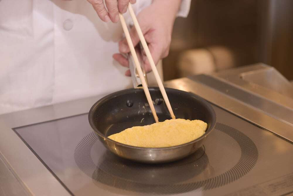 ライブキッチンで作るオムレツ