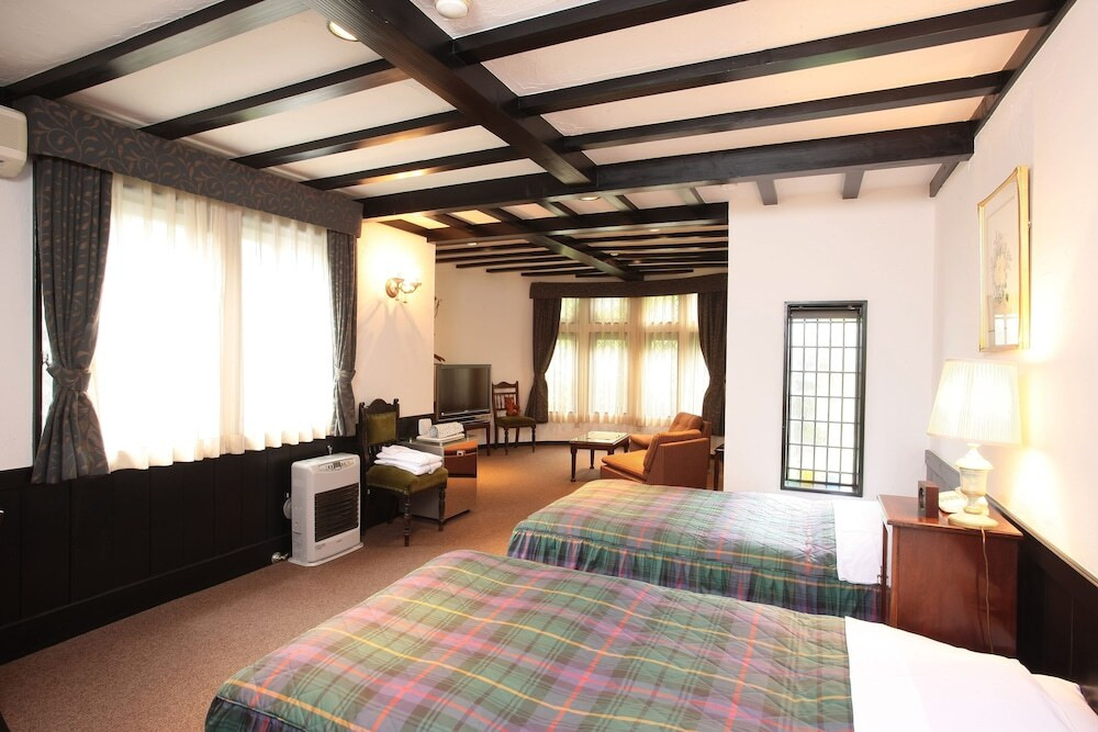 アンティーク家具とイングリッシュガーデンにうっとり3946483