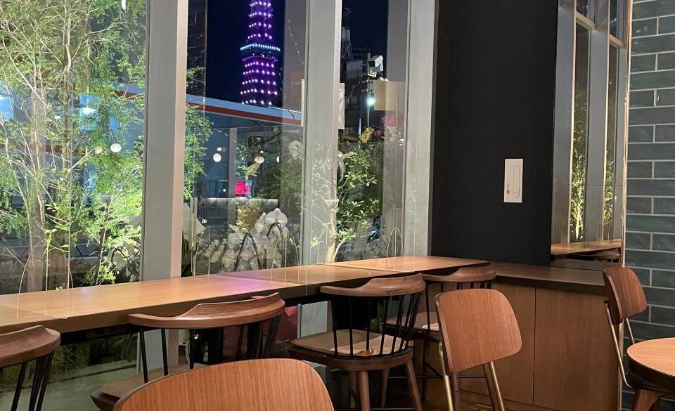 フリードリンクが飲める
宿泊者限定ラウンジ / 3