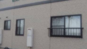 施設の正面 (日没後) / 2