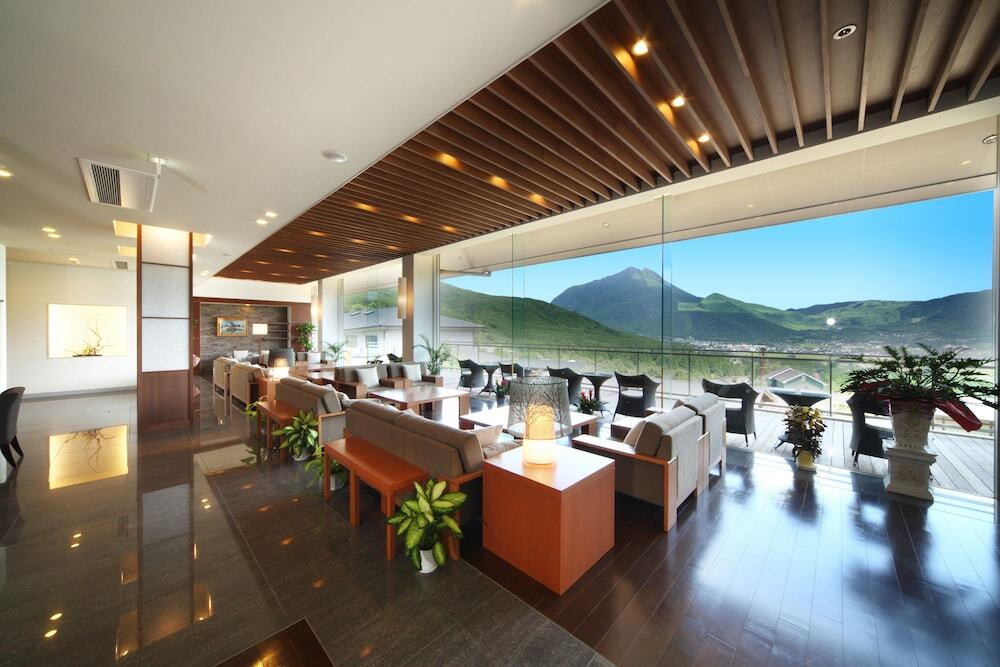 朝霧の立ち込める湯布院の眺めは、一生忘れられない景色3542727