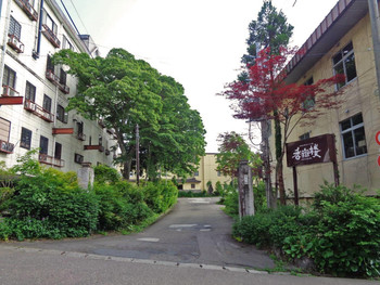 「香嶽楼」 外観 178141069 県道３９６号線からの入口