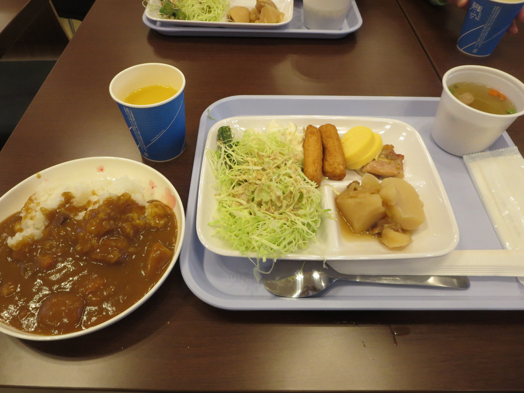 朝食はバイキングです。朝カレーにしてみました。