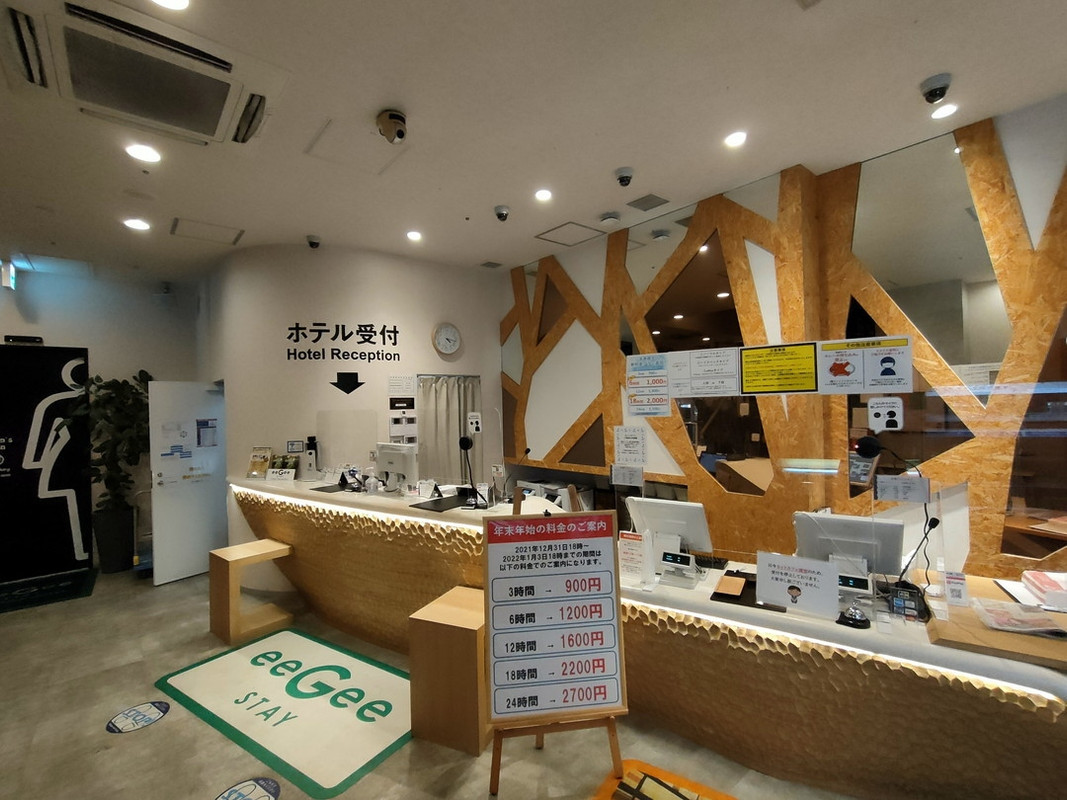 フロントから共有エリアまでオープンな空間