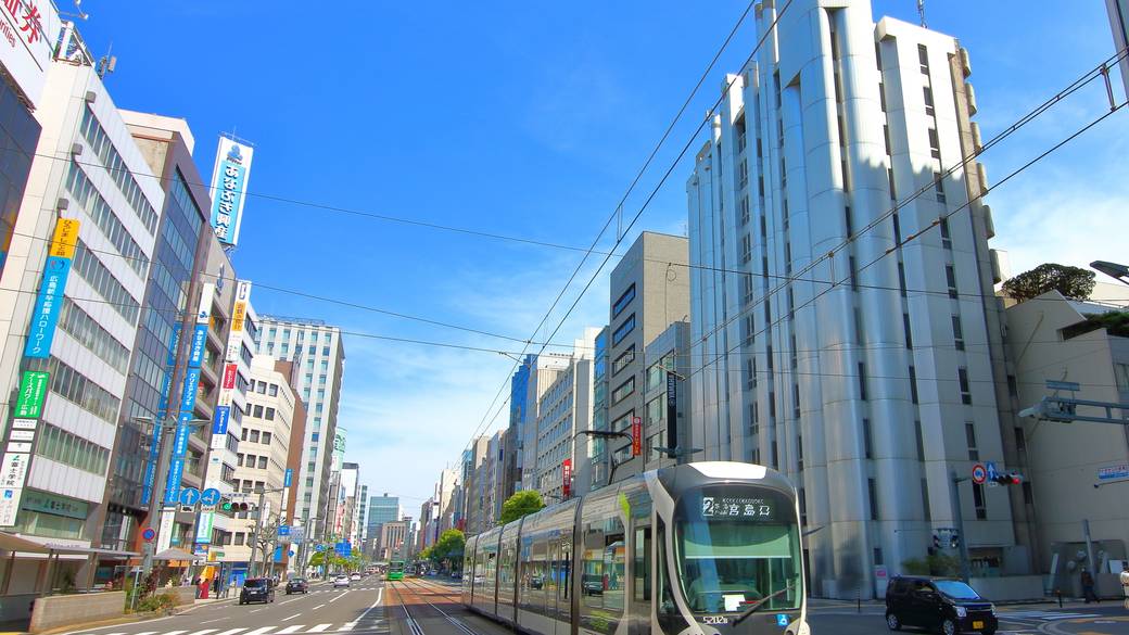 路面電車の走る広島市内 / 1