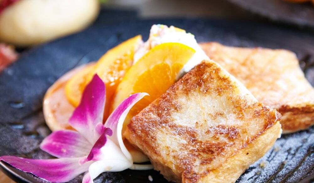 地元食材たっぷりの
彩り豊かな朝食 / 4