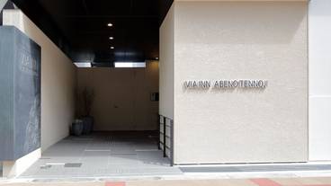 施設の入り口 / 12