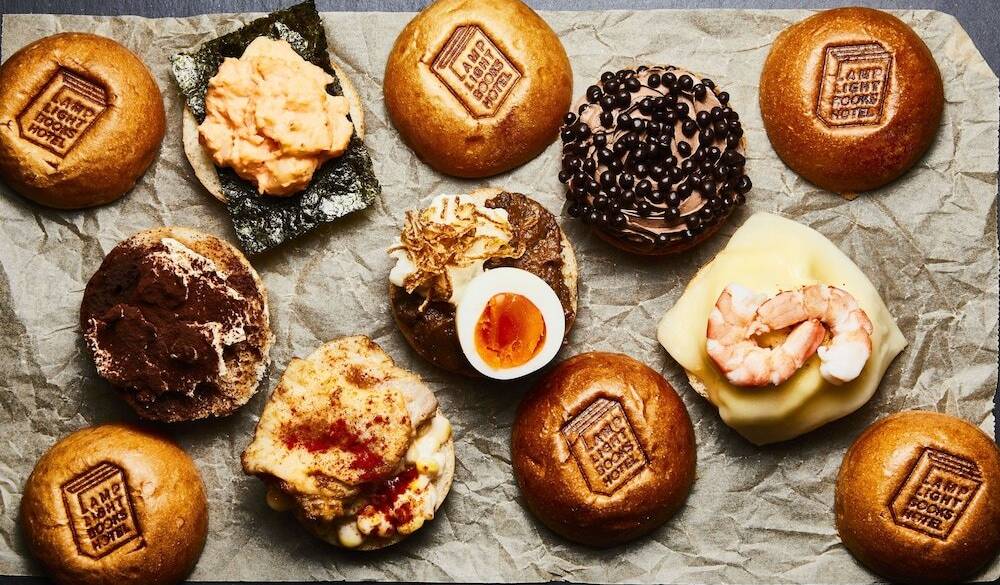 お楽しみの朝食は
2種のミニバーガー / 3