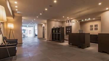 内部エントランス / 2