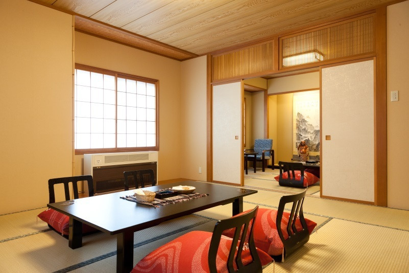 山々に包まれるロケーションで湯浴みを満喫！4067061