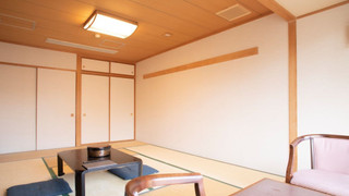 1 階 和室 バリアフリー 共用バスルーム