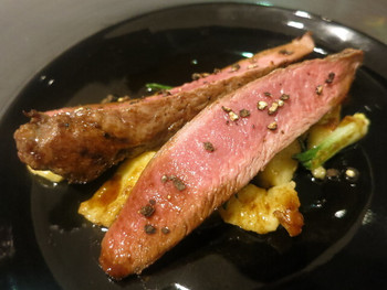 「フランス料理 ル・クール」料理 1141533 和歌山県産子猪ヒレ肉のロースト　八角を効かせた赤ワインソース