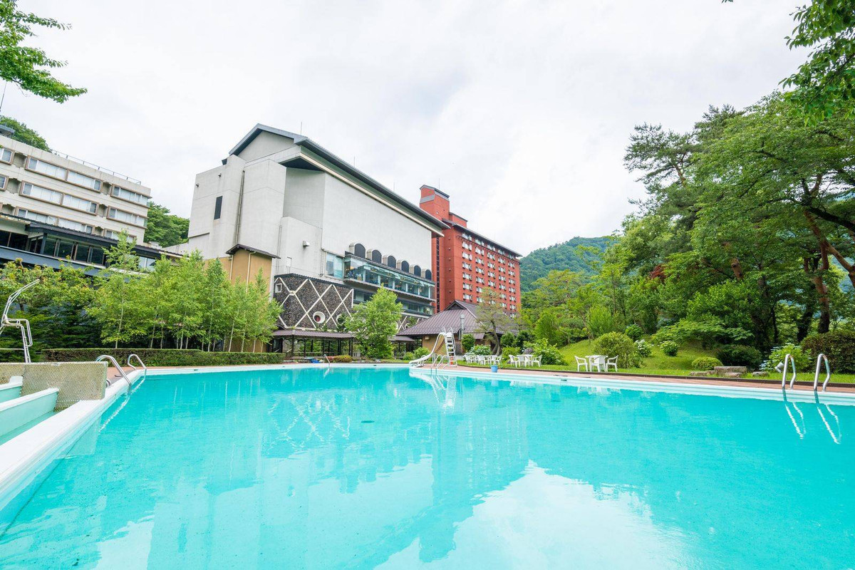 庭園プール　夏季のみ営業