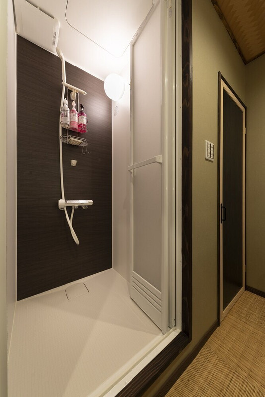 バスルームのシャワー