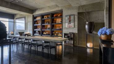 客室内のダイニングエリア / 32