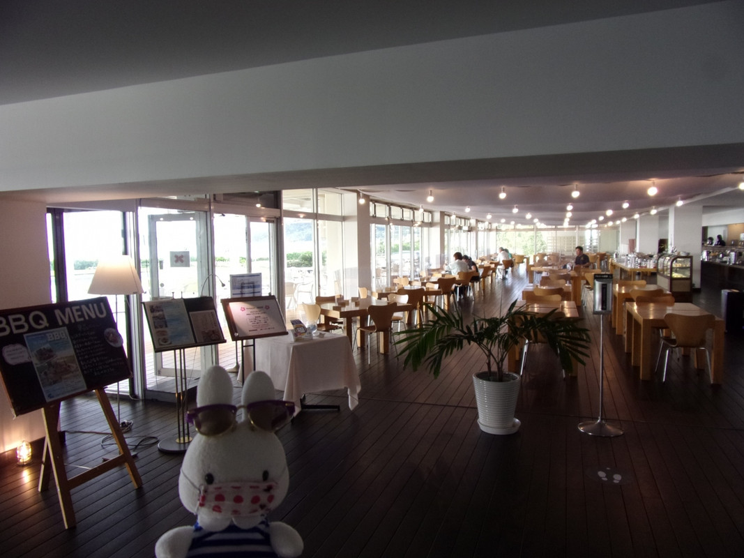 食事会場は広め。