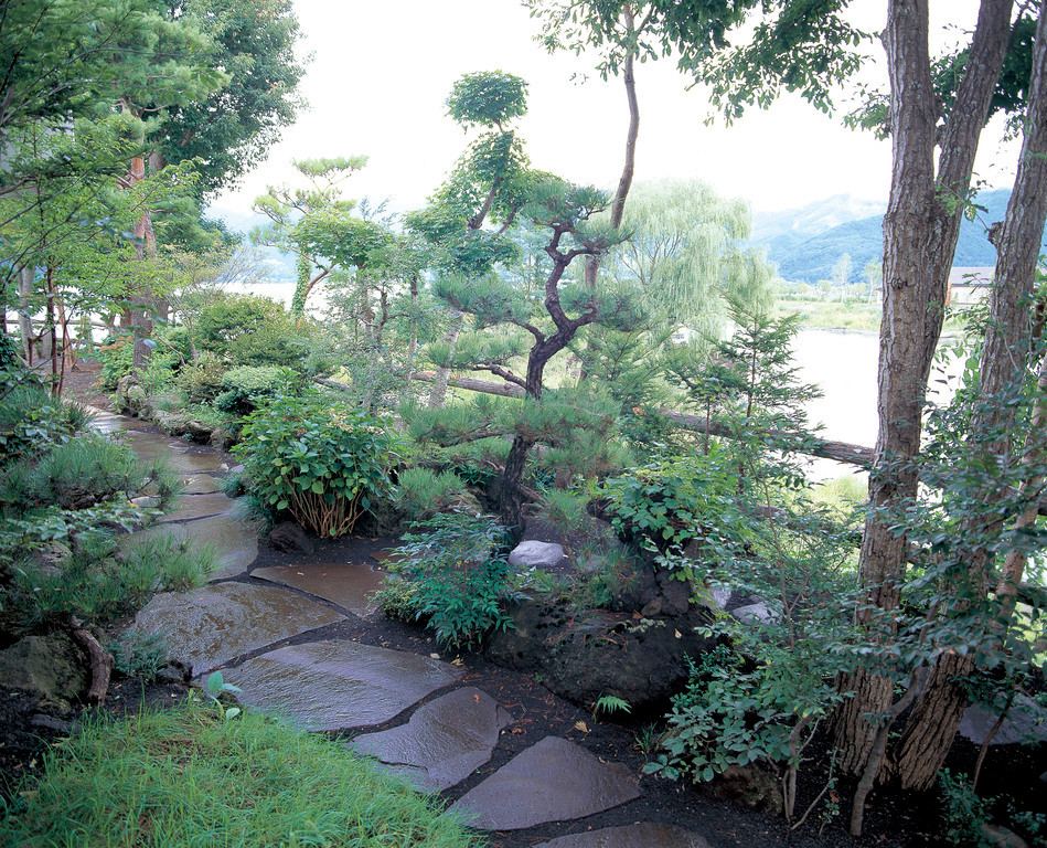 河口湖畔の遊歩道