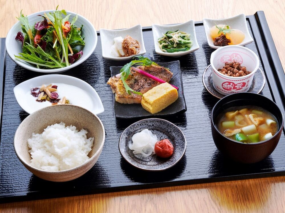 ぐっすり眠った後は、ベトナム料理や和食の朝ごはんでおめざめ4236205
