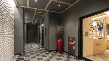 施設の入り口 / 9