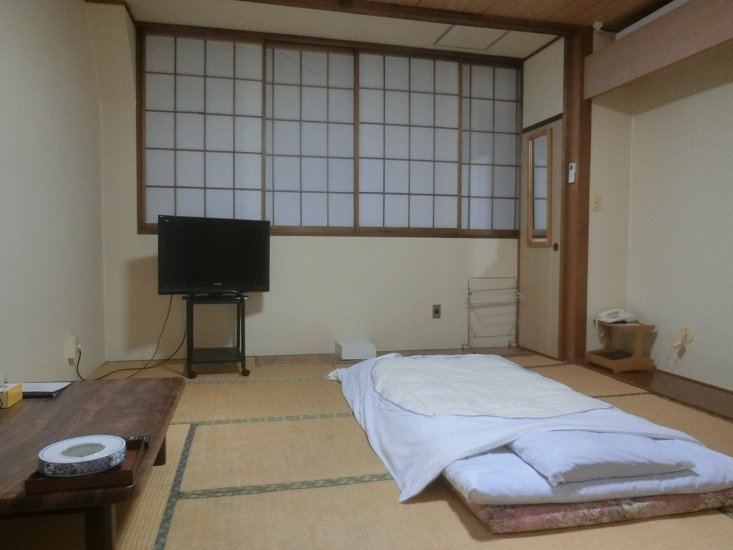 和室、畳は少々くたびれています