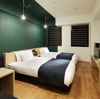 落ち着くダークグリーン「スーペリアツイン」3694921