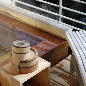 天降川の畔で、源泉そのままの湯と戯れてリラックス4009795