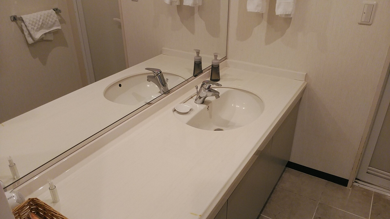 洗面カウンターが広く良いですね