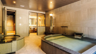 ラグジュアリー スイート 専用バスルーム ガーデンビュー