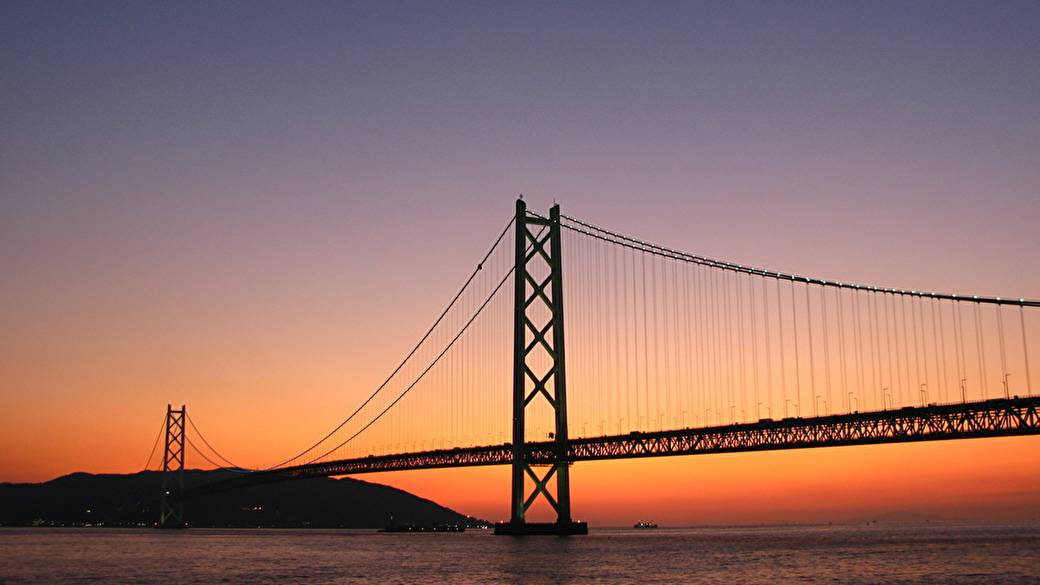 夕暮れ時の明石海峡大橋 / 1