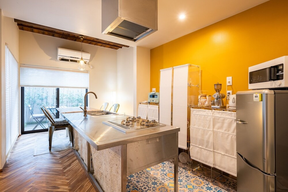 客室内のダイニングエリア